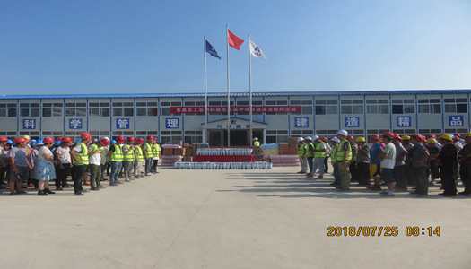 息縣縣領(lǐng)導(dǎo)、總工會(huì)主席迎著酷暑 送清涼慰問(wèn)息縣高中項(xiàng)目一線工人